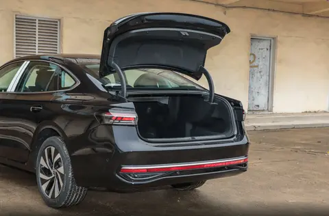 拒绝“空间焦虑”？测评26款帕萨特出众款，后排能葛优躺